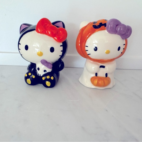 Sanrio Other - NWT HELLO KITTY by SANRIO Blue Sky Halloween Set of Salt & Pepper Shakers